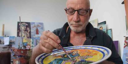 Çocukken ailesine destek olmak için başladı, ressam oldu