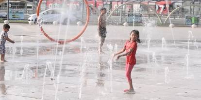 Gaziantep’te sıcaktan bunalan vatandaşlar Şahinbey parklarında serinliyor