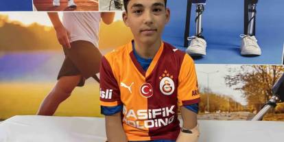 Doğuştan kolu olmayan Mehmet Efe’nin hem kolu takıldı hem de en büyük hayali gerçekleşti