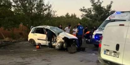 Gaziantep'te 2 otomobilin çarpıştığı kazada 1 kişi öldü, 3 kişi yaralandı
