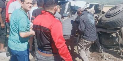 Gaziantep-Osmaniye Yolunda Tır Devrildi: 2 Kişi Yaralandı