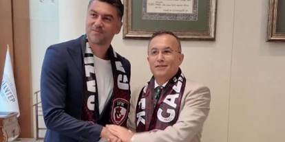 Gaziantep FK yönetimi ve teknik direktör Yılmaz'dan Vali Kemal Çeber'e ziyaret