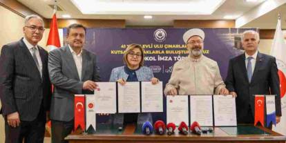 Umre ziyareti projesinin ilk talihlileri belli oldu! İlk Kafile Yola Çıkıyor