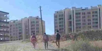 Gaziantep’te Öğrencilerin Çileli Okul Yolculuğu: 21. Yüzyılda Bu Görüntü Yakışıyor mu?