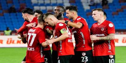Gaziantep FK, Trabzonspor Deplasmanında Disiplinli Oyunuyla İlk Yarıya Damga Vurdu