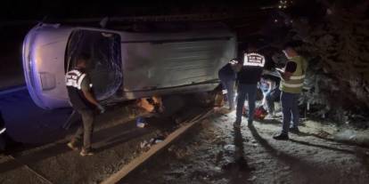 Gaziantep-Şanlıurfa Otoyolunda Feci Kaza: Lastiği Patlayan Kamyonet Devrildi, 2 Ölü 8 Yaralı