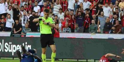 Gaziantep FK Süper Lig'in En Sinirli Takımı! 8 Haftada Tam 29 Kart Cezası