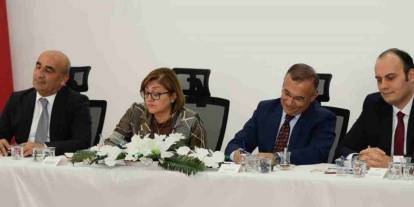 Vali Çeber ile Başkan Şahin, Arabanlı muhtarların taleplerini dinledi