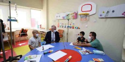 Tahmazoğlu’ndan lösemili çocuklara moral