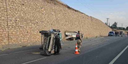 Gaziantep’te Feci Kaza! Kamyonet Hafif Ticari Araca Çarptı: 4 Yaralı