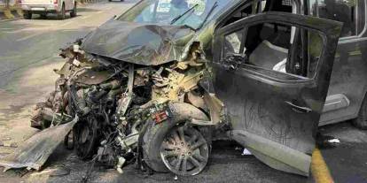 Gaziantep'te aydınlatma direğine çarpan sürücü yaralandı