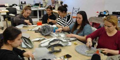 Gaziantep’te Kadın Eli Üretimde: Ayakkabı Sanayisinin Yeni Ustaları Gaziantep'te Sahneye Çıktı