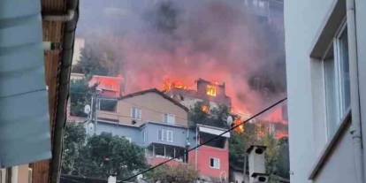 Bursa'da Olay Yaratan Yangın! 2 katlı bina alevlere teslim oldu