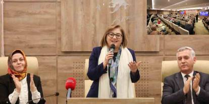 Fatma Şahin Umrecileri Karşıladı! Ulu Çınarlar Başkan Fatma Şahin’le Buluştu!