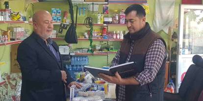 Gaziantep’te Hayırseverler Bakkaldan 50 Ailenin Veresiye Defterini Satın Aldı