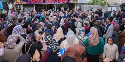 Başkan Yılmaz’ın mahalle ziyareti mitinge dönüştü