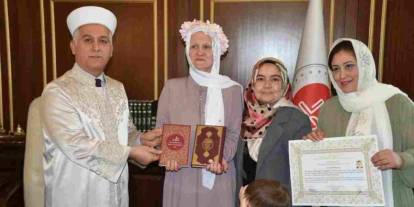 Alman kadın, Kur’an-ı Kerim’den etkilenip Müslüman oldu