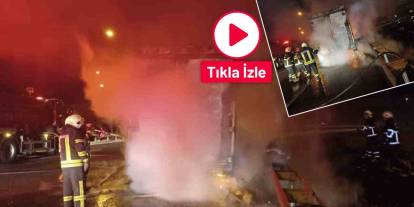 Şanlıurfa-Gaziantep Otoyolu'nda tır alev alev yandı! Milyonlarca liralık beyaz eşyalar küle döndü.