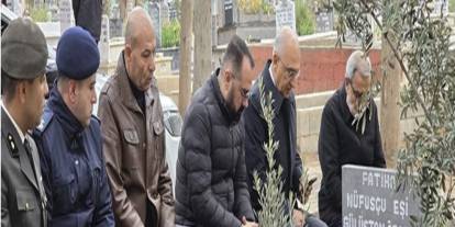 Ege Ordu Komutanı İrfan Özsert Gaziantep’te anne ve babasının kabrini ziyaret etti.