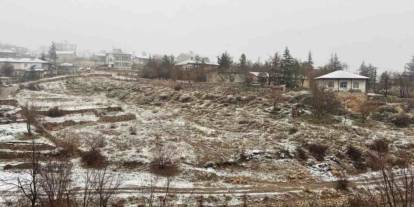 Adana’nın yüksek kesimlerine kar yağdı