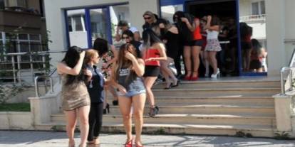 Masaj salonuna fuhuş baskını! İş adamlarına şantaj yapmışlar…