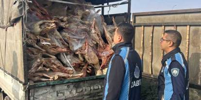 Gaziantep’te kamyonet kasasında 1 ton 900 kilogram bozuk et ele geçirildi