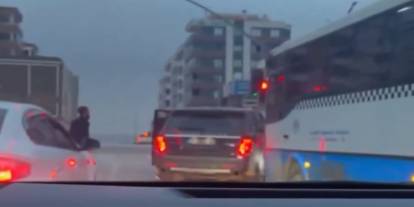 Gaziantep’te Lüks Araba ve Halk Otobüsü Terörü! Olan Yolculara Oldu