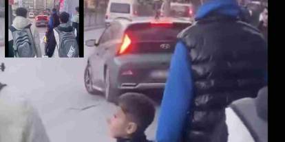 Gaziantep’te Kaldırım Skandalı! Araç Yayaların Arasında İlerledi