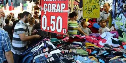 Gaziantep’te Sosyete pazarları ucuz giyimin yeni adresi oldu.