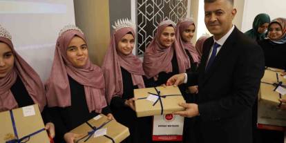 Gaziantep’te 16 öğrenci icazet merasiminde hafızlık belgelerini aldı