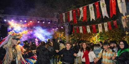 Şehitkamil’de 25 Aralık Coşkusu Patladı! Koru Park’ta binler buluştu