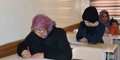 Yanlış otobüse binmemek için 65 yaşında okuma-yazma öğrendi