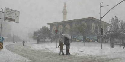 Gaziantep’te yoğun kar yağışı etkili oluyor