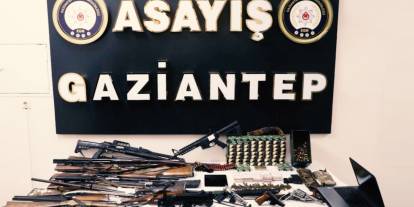 Gaziantep’te nitelikli dolandırıcılık operasyonu: 25 adet ruhsatsız silah ele geçirildi