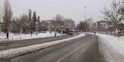 Gaziantep’te kar yağışı sonrası yollar boş kaldı