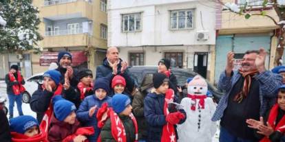 Gaziantep'te Yoğun Karda Çocukların Atkı, Eliven ve Bereleri Büyükşehirden