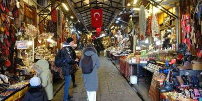 Gaziantep’te kar yağışı tarihi çarşıları sessizliğe bürüdü