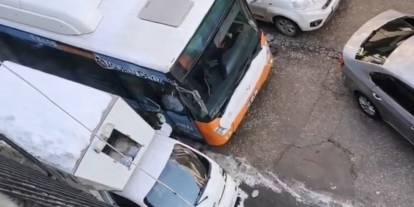 Gaziantep’te belediye otobüsünün önünü kesti, ortalık bir anda karıştı!