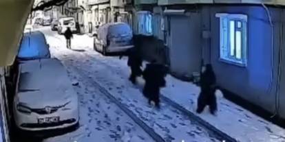 Gaziantep’te üç kadın hırsız kaçarken kameralara yakalandı