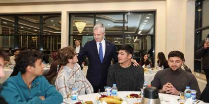 Tahmazoğlu, YKS’de ilk bine giren gençlerle buluştu