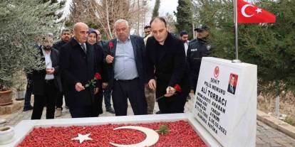 Gaziantep'te deprem şehidi polis unutulmadı!  Ali Torbacı, mezarı başında anıldı