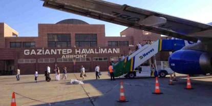 Gaziantep Havalimanı’nda rüzgar rötarı: Rüzgar engel oldu, uçak Urfa’ya indi!