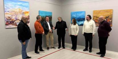 Ressam Cemil Candaş, "Sessizliğin renk dili" temalı sergi açtı