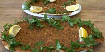 Antep Lahmacunu'nun Sırrı: 'Sarımsak ve Zırhla Çekilen Et'