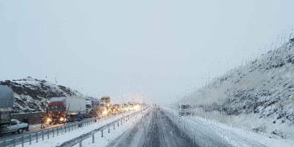 Gaziantep-Şanlıurfa-Diyarbakır karayolunda Kar Yağışı