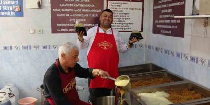 45 yıldır aynı yöntemle meyan şerbeti hazırlıyor