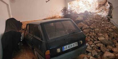 Gaziantep’te yağmur 7 katlı binanın zemin katındaki duvarı yıktı