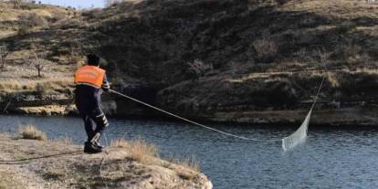 Gaziantep'te ağ ile avlanma yasağına uymayan şahsı jandarma yakaladı