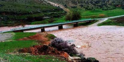 Araban’da etkili olan sağanak yağış Sıtma Pınar Çayı’nın debisini arttırdı