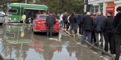 Gaziantep’te 660 TL’lik Baklavaya Vatandaş Akın Etti: Şekabel Baklava Önünde Uzun Kuyruklar